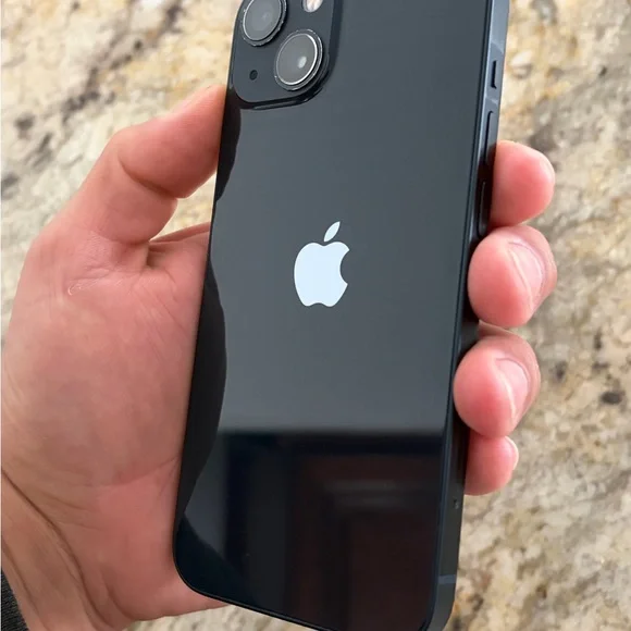 Apple iPhone 13 128GB Midnight Factory Unlocked Excellent Condition No Scratches